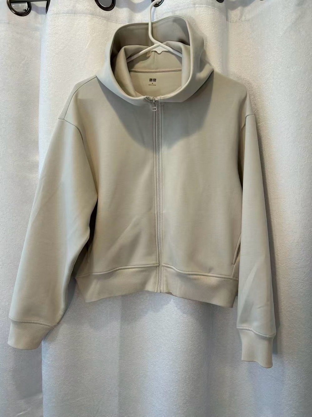 Women’s Light Cream Zip-Up Jacket with High Collar and hood